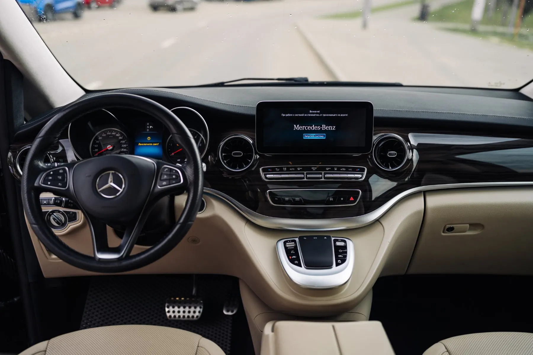 Приборная панель и рабочее место водителя V-Class